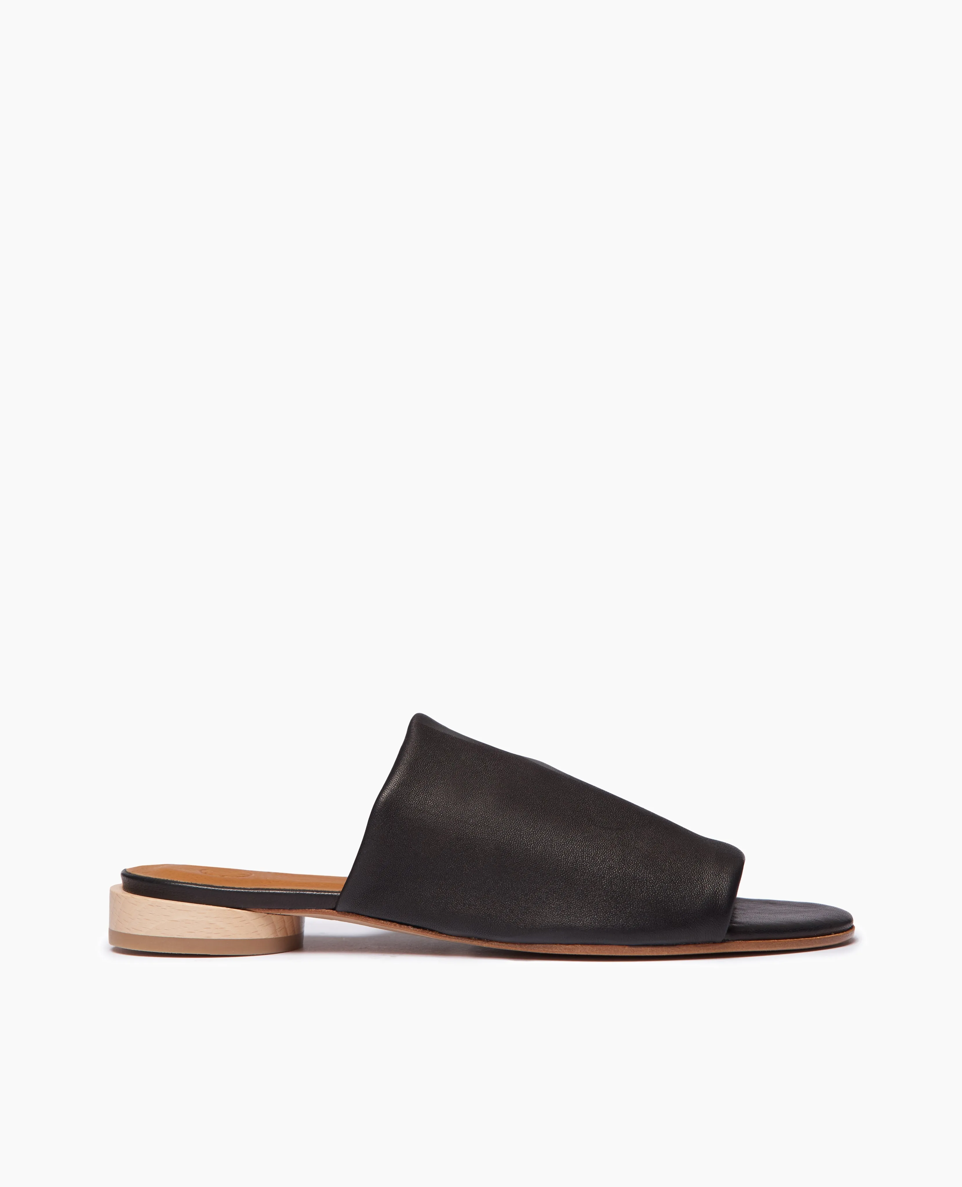 Court Stretch Sandal